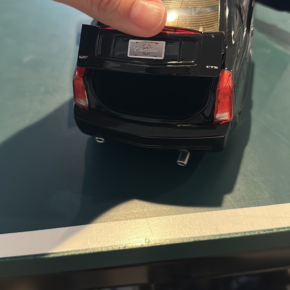 Cadillac collectible car - Picture 3 of 3